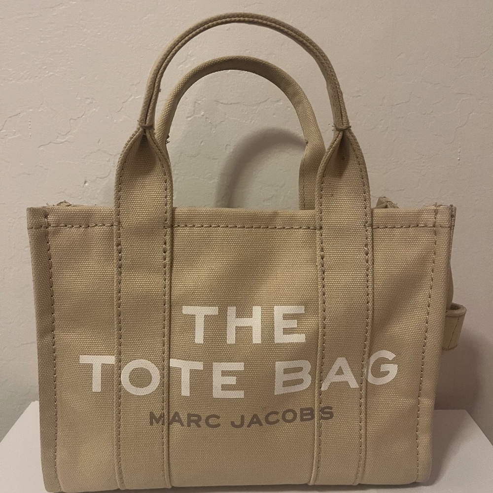 Marc Jacobs small beige tote bag 8x10